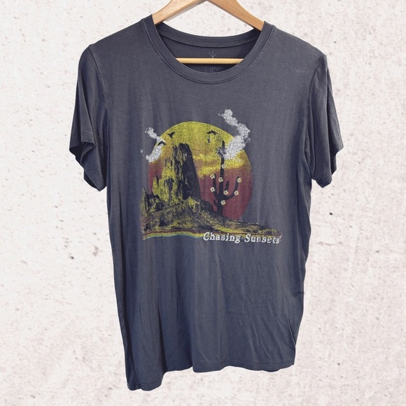 Charcoal Gray Short Sleeve Tee with Retro Graphic - Picture 1 of 3